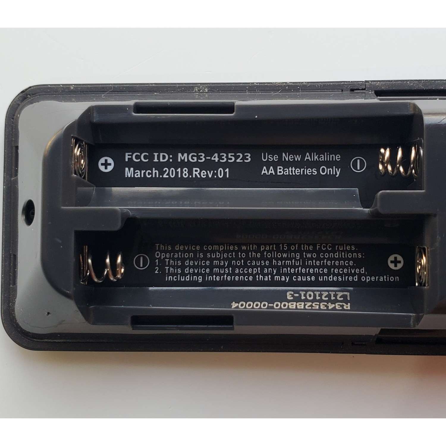 CONTROL UNIVERSAL PARA TV ((MARCA COX)) ((ORIGINAL))  ((NUEVO)) CON COMANDO DE VOZ / NUMERO DE PARTE XR15-RF / P17069-C1 / MG3-43523 / R34352BB00-00004 / L212101-3 / FAVOR DE REVISAR NUESTRA DECRIPCIÓN - Imagen 4