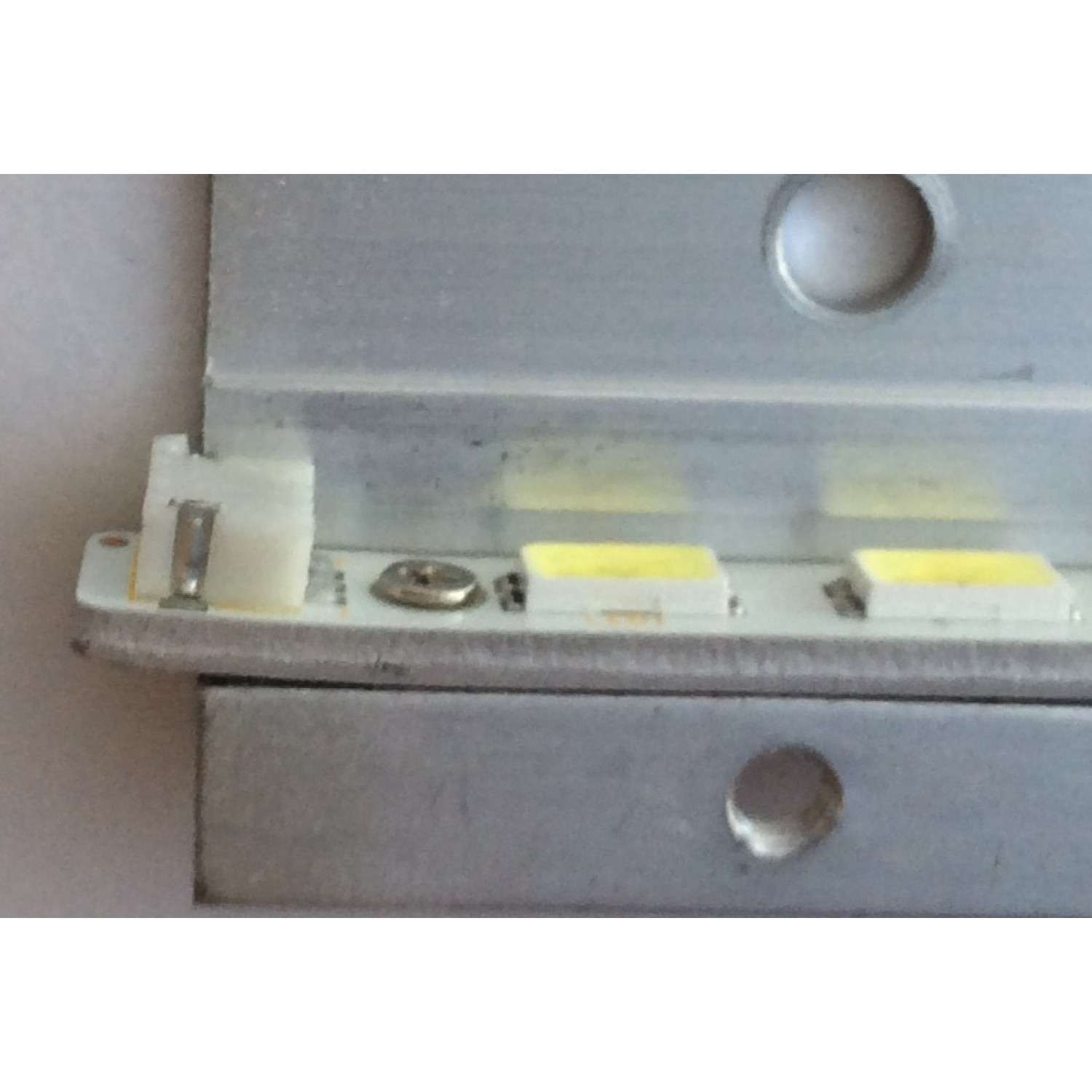 LED PARA TV SONY ((1 PIEZA)) / NUMERO DE PARTE  73.31T14.001-2-SN1 / STA320A06-4_REV2.0_04_100422 / PANEL T315HW07 / MODELO NSX-32GT1 / 72CM / - Imagen 3