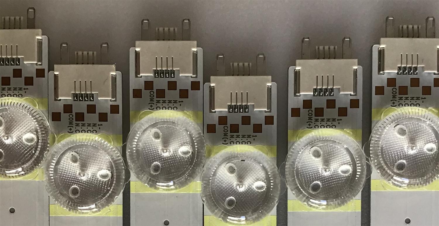 KIT DE LED'S PARA TV SAMSUNG ((56 PIEZAS)) / NUMERO DE PARTE BN96-48091A / BN96-48092A / L1_Q70_G5_FAM_LR7(1)_1(1)_R1.1_SBQ_100_LM41-00711A / L1_Q70_G5_FAM_M6(1)_R1.1_SBQ_100_LM41-00712A / LM41-00712A / LM41-00711A / MODELO QN75Q7DRAFXZA / QN75Q70RAFXZA - Imagen 4
