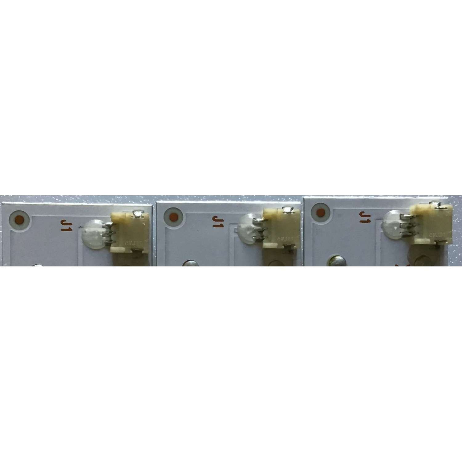 KIT DE LED'S PARA TV VIZIO (3 PIEZAS) / 303HX320034 / HFSX32D06-ZC21AG-04 / 2010035276-3 / PANEL BOEI320WX1-01 / MODELO D32HN-E4 - Imagen 2