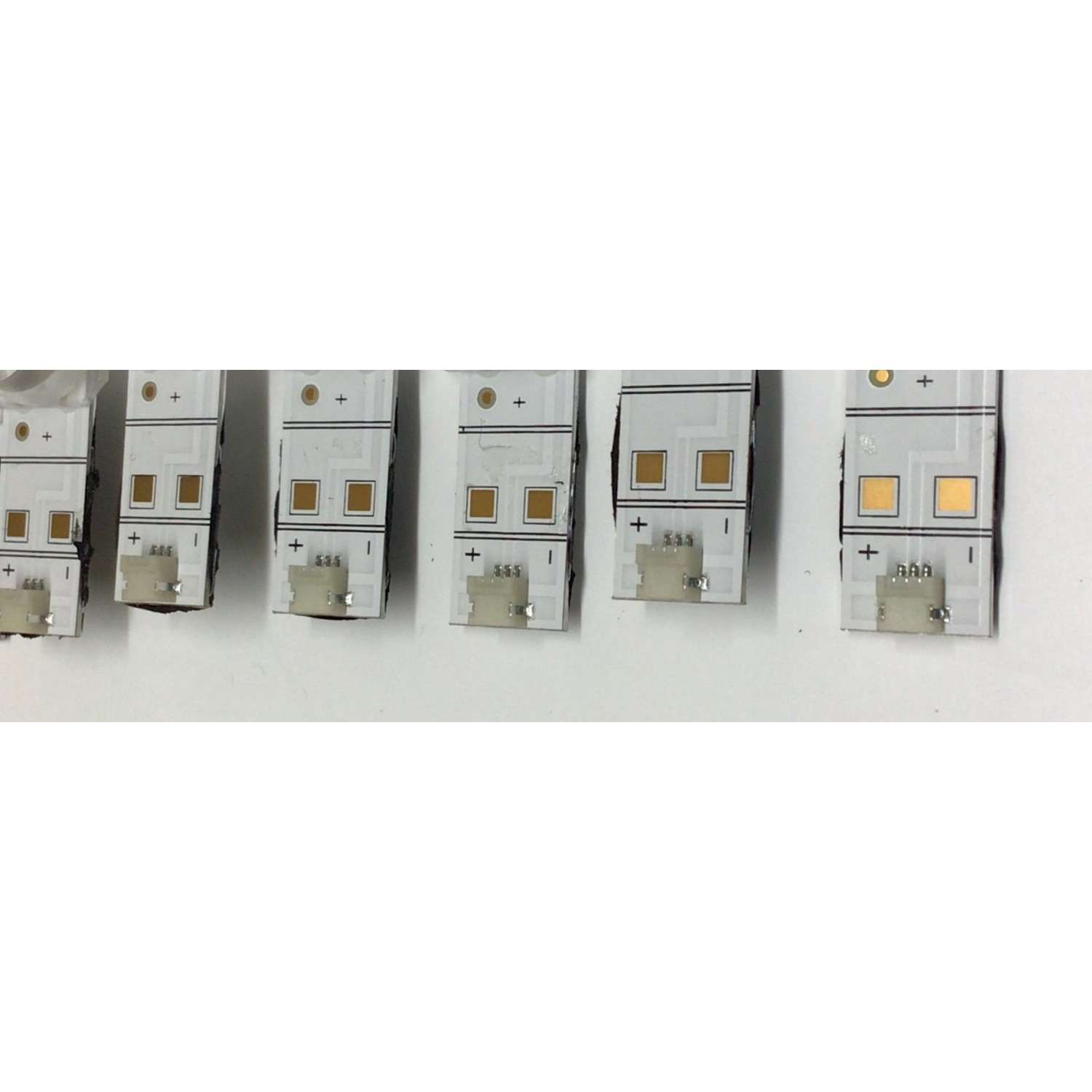 KIT DE LED'S PARA TV HISENSE ORIGINAL 10 PIEZAS / NUMERO DE PARTE CRH-BXK65Y1U41C3030T100627E-REV1.2 / HD650Y1U41-T0LBBY / 2022071401 / HD650Y1U41-T0LBBY+2022071401+SVH650AT1CRH / 25140902 / PANEL HD650Y1U41-T0LBBY / JR645R3HA3L / MODELO 65A6H - Imagen 2