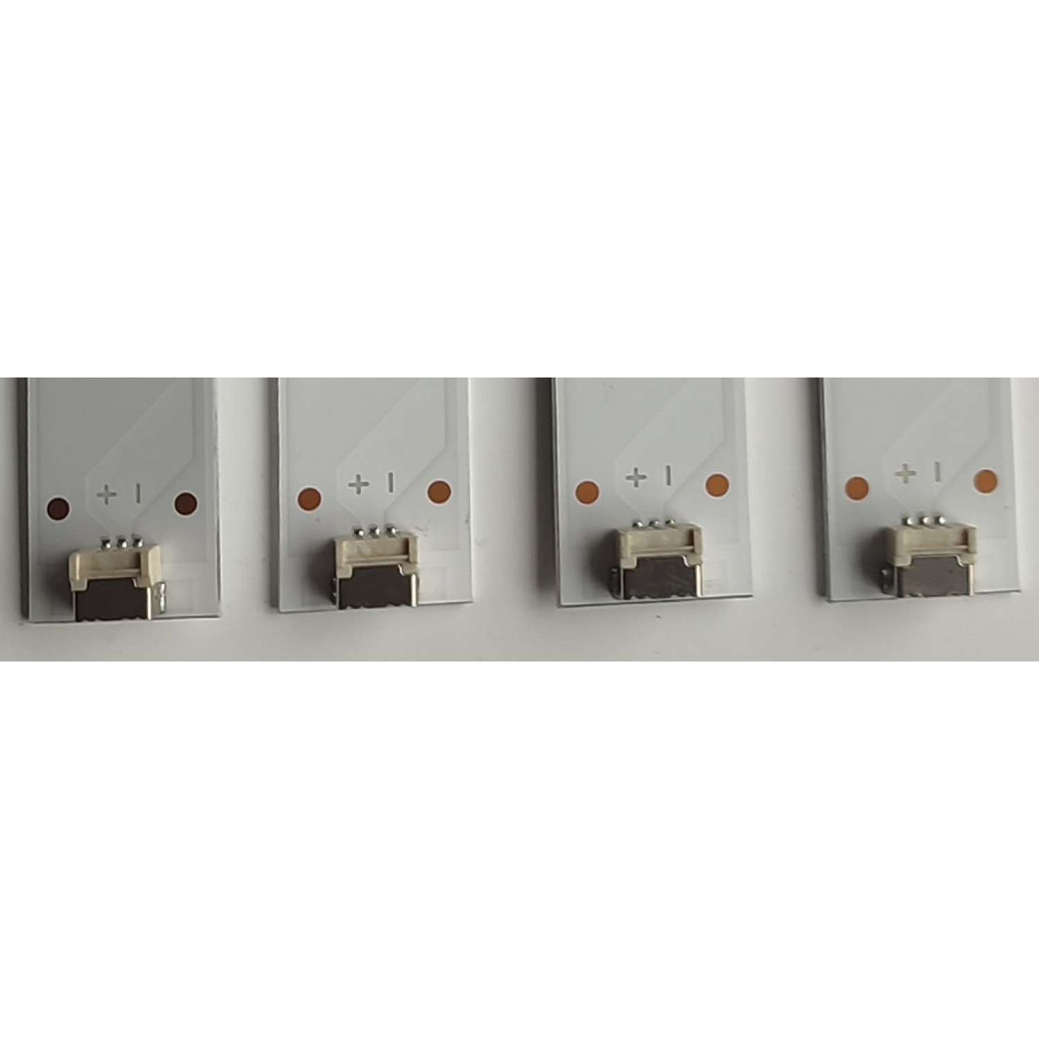 KIT DE LED'S PARA TV PIONEER (4 PIEZAS) / NUMERO DE PARTE LB-GM3030-GJBETTY504X8BB00-S / 210BZ08D0B334BLC4X / 44T6T47GBQAN / 50BB11-CKD / PANEL V500DJ7-QE1 / MODELO PN50951-22U - Imagen 2