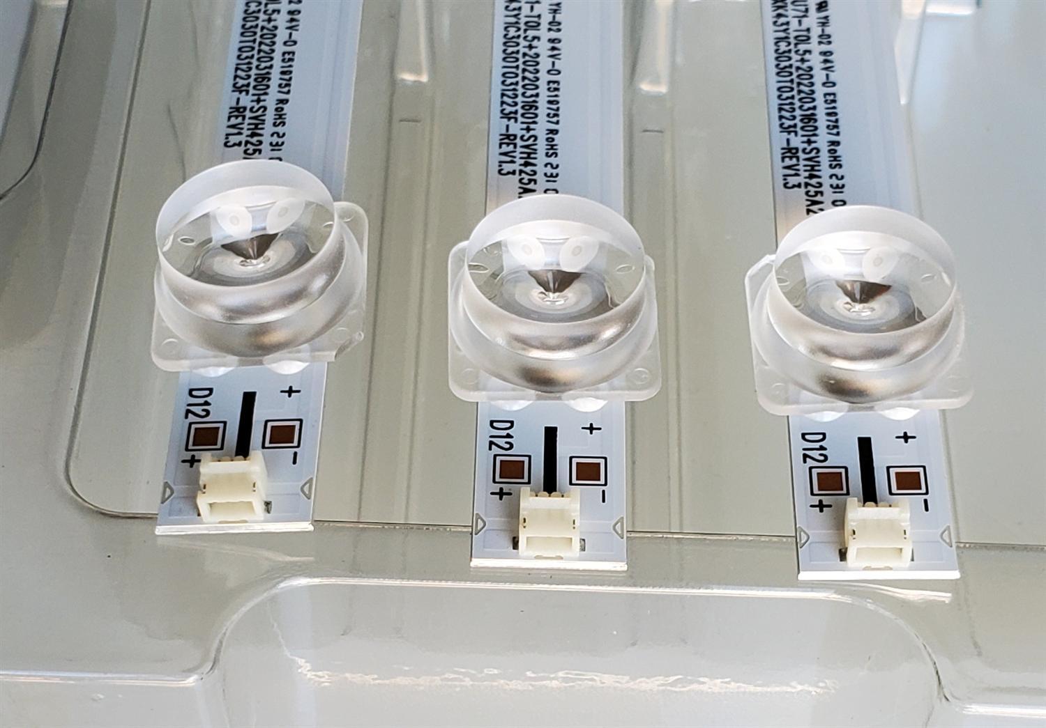 KIT DE LED'S ((NUEVOS)) PARA TV TOSHIBA ((3 PIEZAS)) / NUMERO DE PARTE CRH-BXK43Y1C3030T031223F-REV1.3 / HD425Y1U71-T0L5 / 2022031601 / SVH425A23 / 1282847500 / 25793400 / PANEL HD425Y1U71-T0L5\S1\SM\ROH / MODELO 43C350LU - Imagen 2