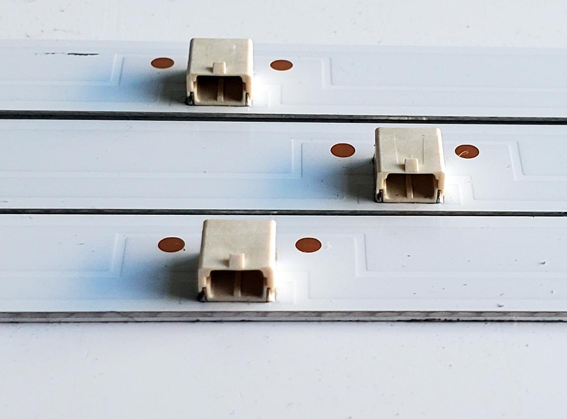 KIT DE LED'S PARA TV WESTINGHOUSE ((3 PIEZAS)) / NUMERO DE PARTE CRH-ZG43G7N3030070301FREV1.0 / 43G5C / 43G7N / Y182-L05-JA-2 / 257086 / B230305A1Z / PANEL C430Y19-5C / DISPLAY V430DJ1-Q01 REV.D2 / MODELO WR43UX4210 - Imagen 4