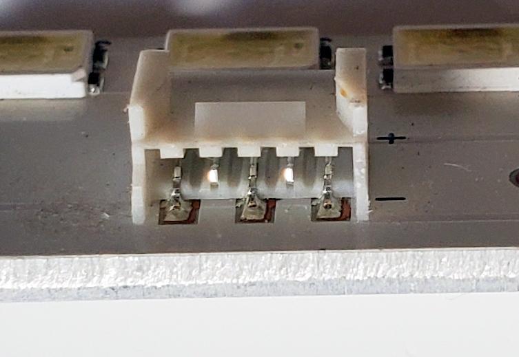 KIT DE LED'S PARA TV SHARP ((6 PIEZAS)) / NUMERO DE PARTE 2011SSP70 / SLED 2011SSP70 Y 68 5630 REV0 / M120519 / PANEL LK695D3GV00D / MODELOS LC-70LE845U / LC-70C8470U - Imagen 2