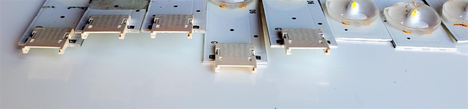 KIT DE LEDS ORIGINAL PARA TV HISENSE 30 PIEZAS/ NUMERO DE PARTE CRH-BXK75V6U823030T15240C5 /CRH-BXK75V6U823030T15240C5-L-REV1.7 /CRH-BXK75V6U823030T15240C5-R-REV1.7 /HD750V6U82-TAL8/2020120501/SVH750AB1-L /SVH750AB1-R /PANEL HD750V6U82-TAL8 /MODELO 75U6G  - Imagen 6