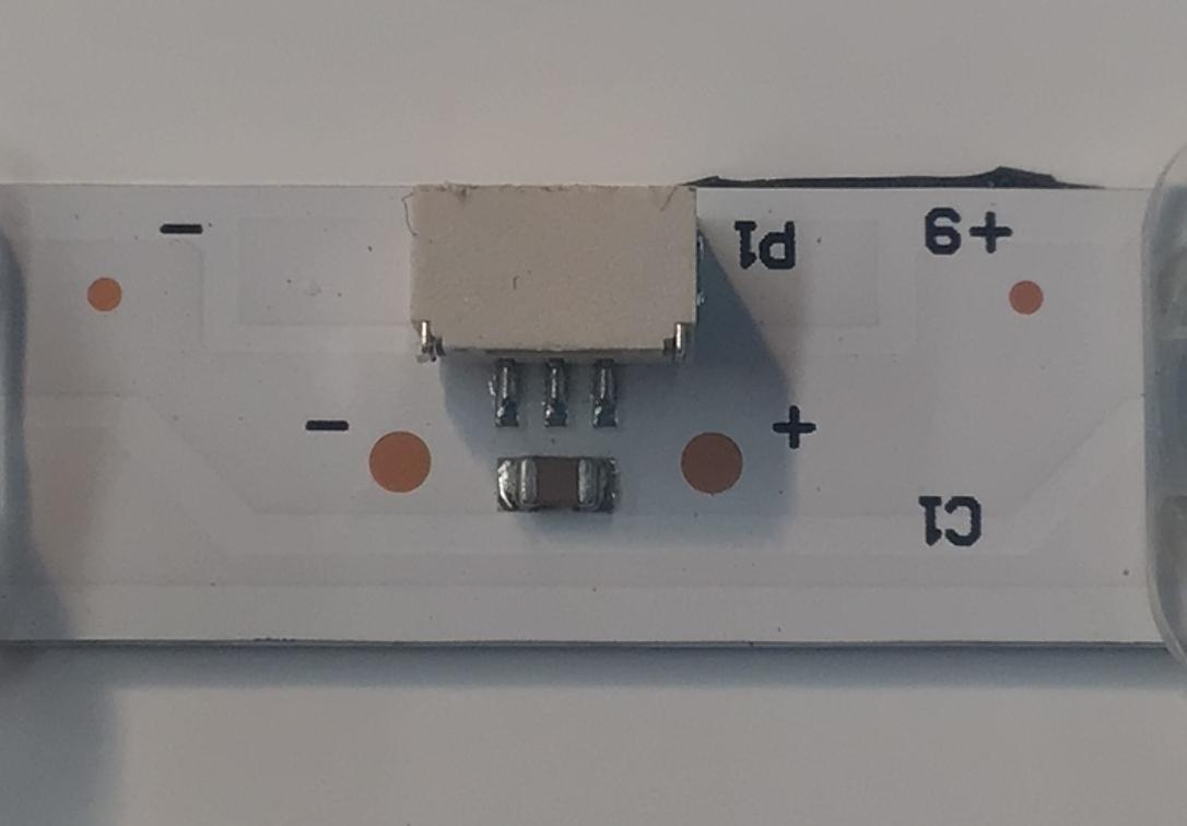 LED PARA TV TCL ORIGINAL 1 PIEZA / NUMERO DE PARTE 43S11-ZX3030A1-18X1KW-V4-20220810-TJ / B0101-000776 / 4628063A1 / 43S11-CKD A / PANEL LVU430NDEL / MODELO 43S451 - Imagen 3