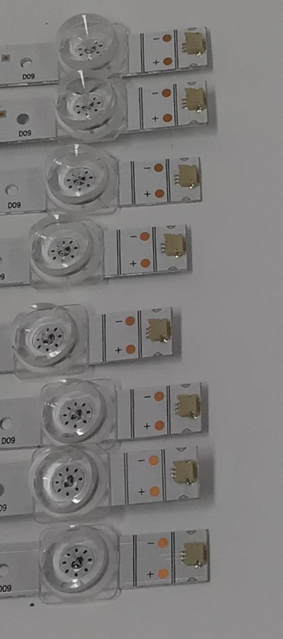 KIT DE LED´S PARA TV HISENSE 8 PIEZAS ORIGINALES / NUMERO DE PARTE SVH700A49 / ZD_SSC_D700_8X9_02_TDE30_V1.40_20211022 / HD700Y1U41-L3 / 2021082403 / SVH700A49+ZDJGHIP7.820.241HIP7.820.241 / 1269989 / 5Q2C B1 / PANEL HD700Y1U41-L3 / MODELO 70A6 / 70A6F - Imagen 4