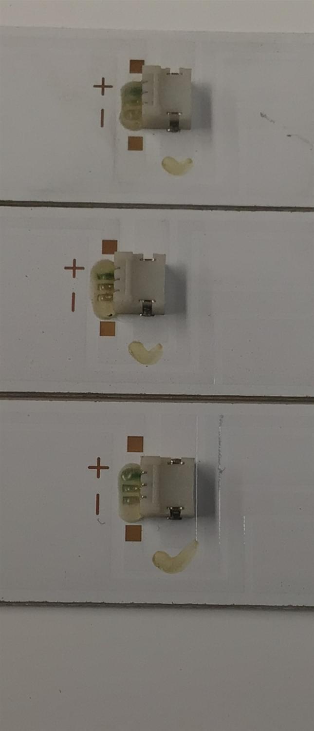 KIT DE LEDS PARA TV COBIA ORIGINAL 3 PIEZAS / NUMERO DE PARTE 3BL-T7714101-01 / LBL.400T3X9.001 / 8149011340001 / JS-RD111F3GBJD-0001 / PANEL V400HJ5-PE1 / DISPLAY LSC400HN02-G02 / MODELO CLEDTV4015SM - Imagen 3
