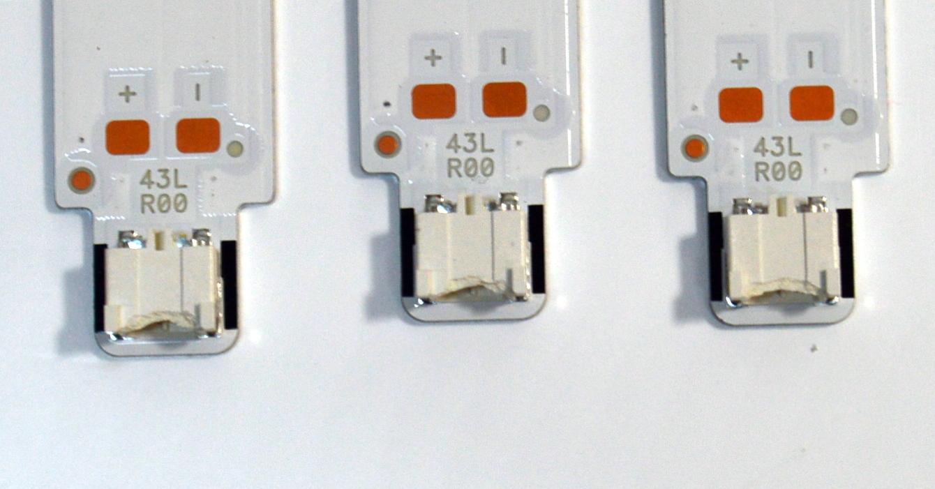 KIT DE LEDS ORIGINAL PARA TV SAMSUNG 6 PIEZAS / NUMERO DE PARTE BN96-50320A / BN96-50319A / 43RR00 / 43RL00 / 50320A / 50319A / MODELO UN43TU8000FXZA - Imagen 3