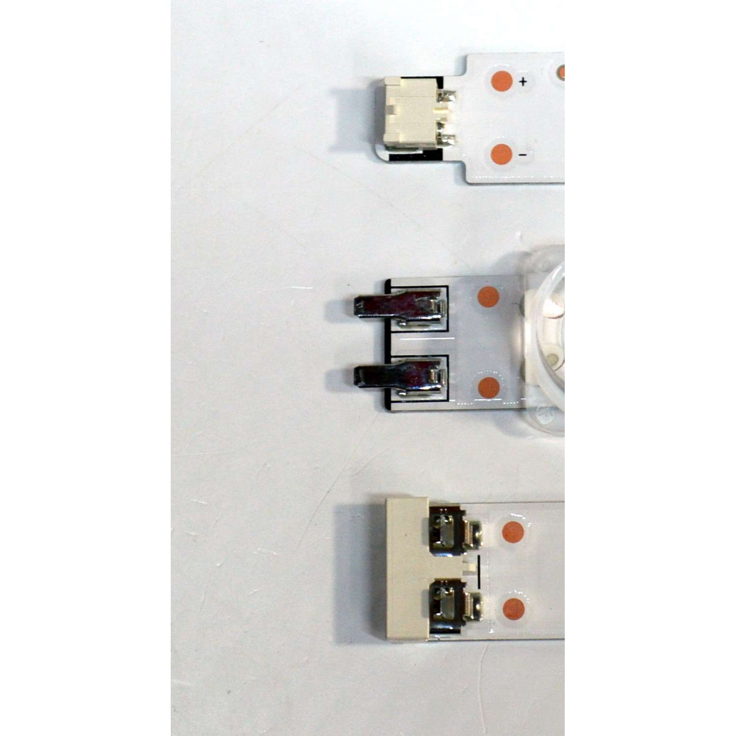 KIT DE LEDS ORIGINAL PARA TV SAMSUNG 12 PIEZAS / NUMERO DE PARTE BN96-60392A / BN96-60393A / BN96-60394A / JL.D750H1330-408AM-M_V09 7.0 / JL.D750H1330-408AR-M_V09 7.0 / PANEL CY-TF075HGSV1H / DISPLAY JR745R3HC5K / MODELO QN75Q7FBAFXZA - Imagen 4