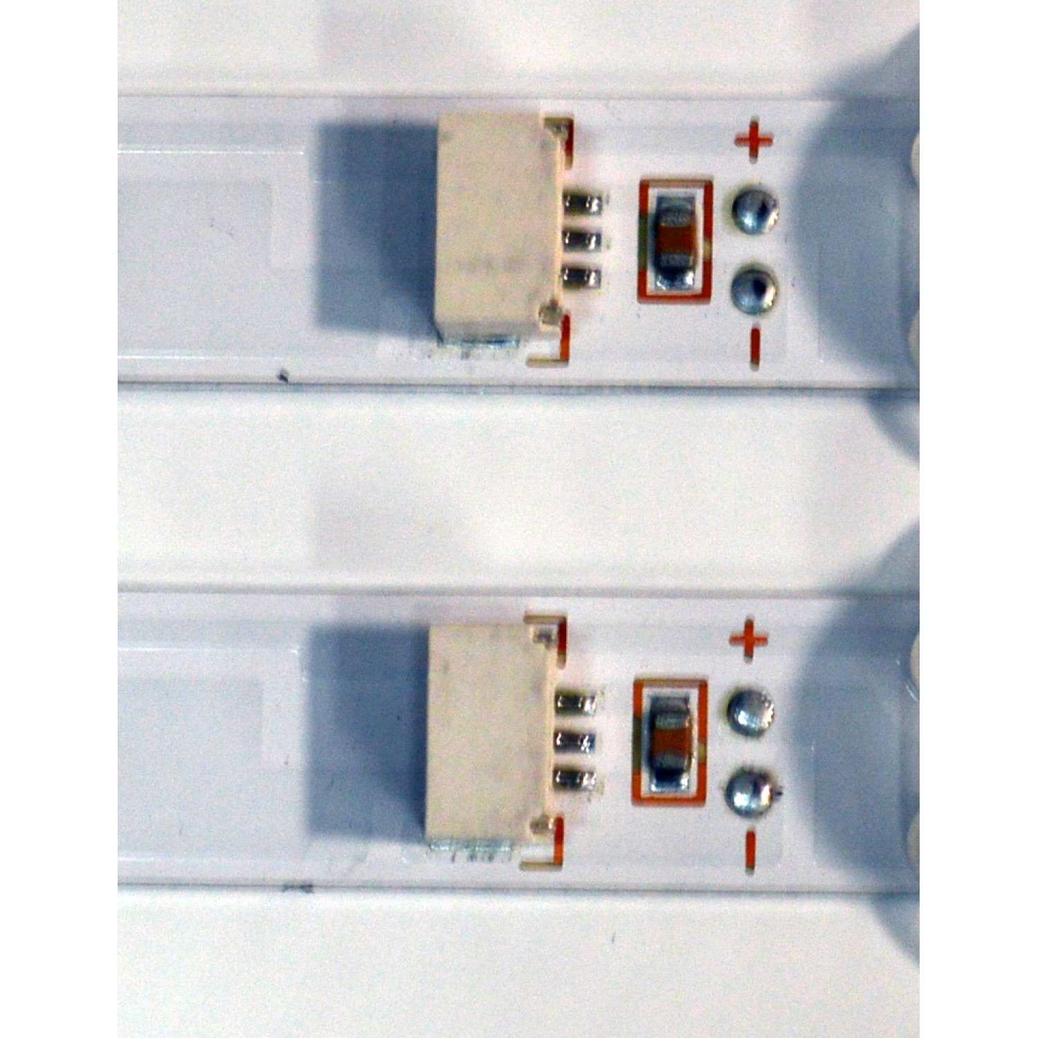 KIT DE LEDS ORIGINAL PARA TV TCL 2 PIEZAS / NUMERO DE PARTE 01-40F8-D10-200613V1 / 4C-LB4010-PF01J / 47216641/AS/A4 / MODELO 40S331 / 40S351 - Imagen 4