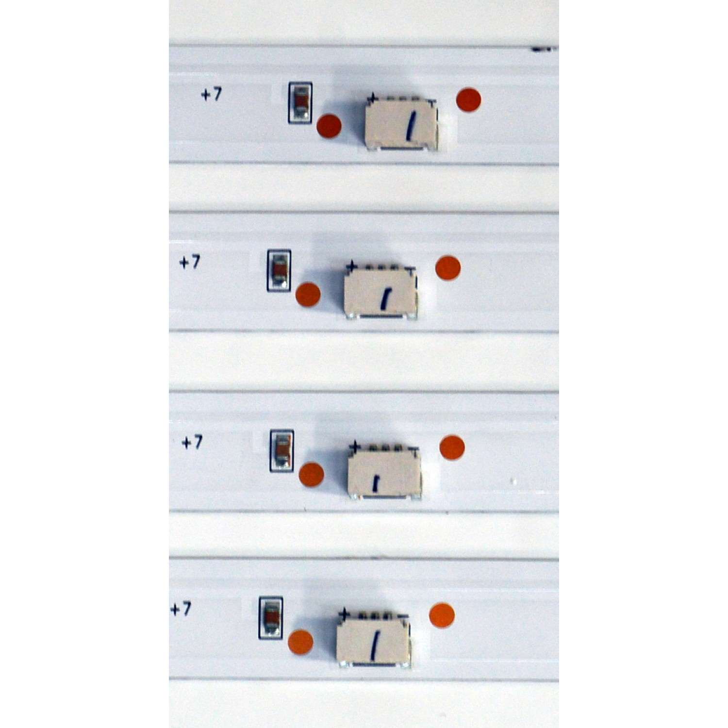 KIT DE LEDS ORIGINAL PARA TV TCL 4 PIEZAS / NUMERO DE PARTE TCL55LB40 / TCL55LB40_3030F2.4D_V0.3_20231128 / N0101-000557-A00 / HY7000 (S) HBH-H2 / PANEL LVU550NDL / DISPLAY PT550GT08-1 VER.1.0 / MODELO 55Q651G - Imagen 4