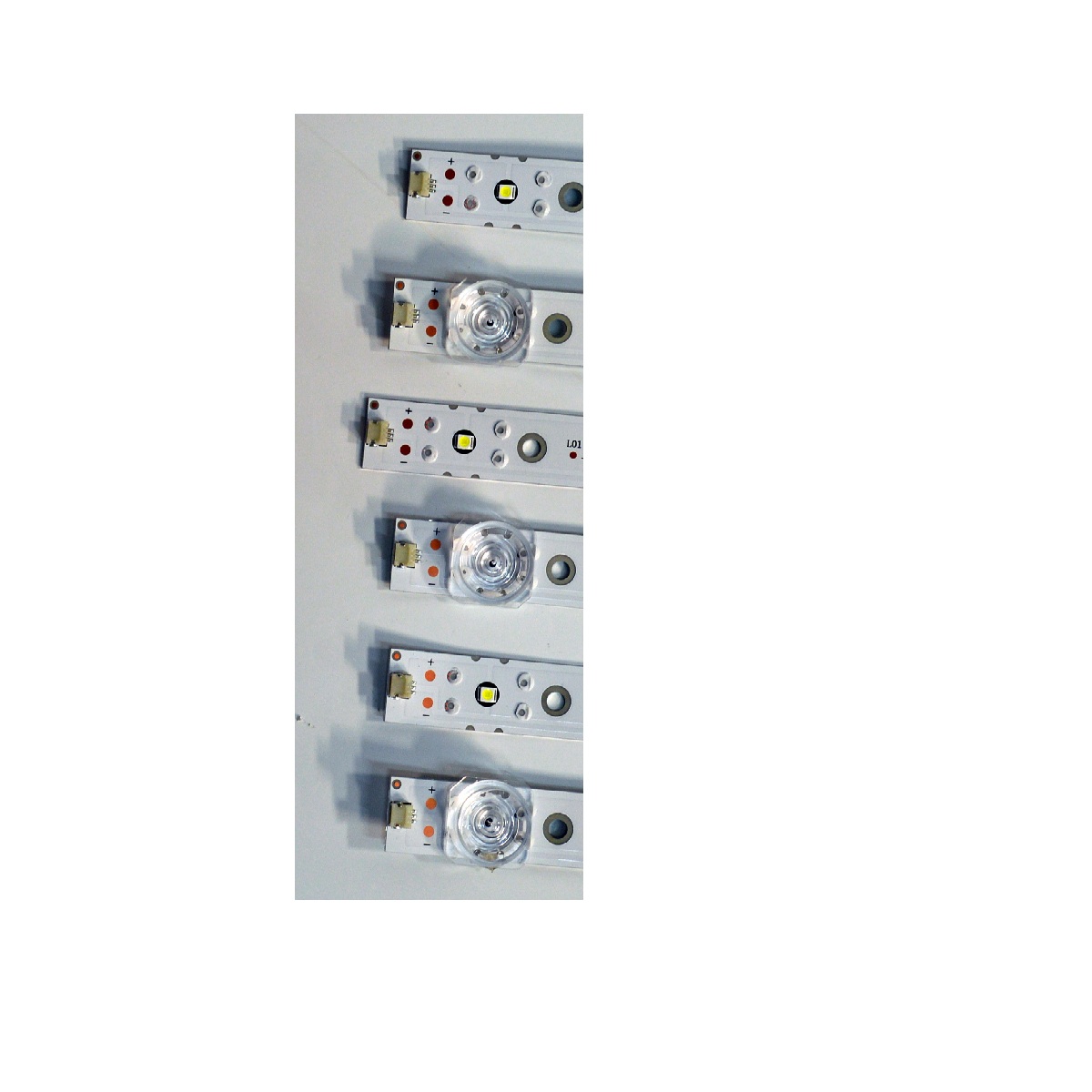 KIT DE LEDS ORIGINAL PARA TV HISENSE 6 PIEZAS / NUMERO DE PARTE JL.D700A1330-003AS-M / JL.D700A1330-003AS-M_V01 / HD700H1U41-T0B1/2024011001 / N241029 / PANEL HD700H1U41-T0B1 / DISPLAY JE695R3HD2L / MODELO 70A6NV / 70A6NV 70A51LMV - Imagen 2