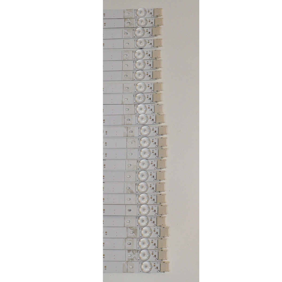 KIT DE LEDS ORIGINAL PARA TV HISENSE 24 PIEZAS / NUMERO DE PARTE SVH650AX9 / CRH-BXK65U6KA3030T102439U-REV1.2 / HD650H3U52-TALH/2023092801/SVH650AX9 / RSAG7.820.13755/ROH VER.A / PANEL HD650H3U52-T0LH / DISPLAY T650QVN07.5 / MODELO 65U6N / 65U6N 65U66LUA - Imagen 2