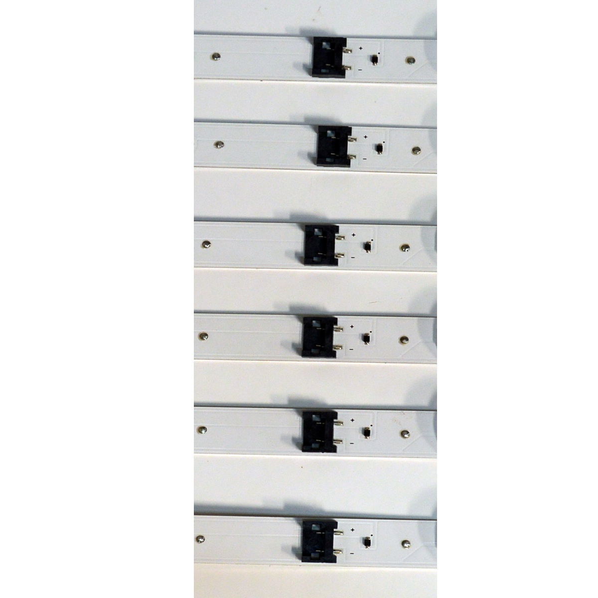 KIT DE LEDS ORIGINAL PARA TV LG 6 PIEZAS / NUMERO DE PARTE EAV65050801 / SSC_Y22.5 SLIM TRIDENT_50UQ79_HKC_A_S / SSC_Y22.5 SLIM TRIDENT_50UQ79_HKC_APTN0.5_REV00_220609 / HKC500M0_D / PANEL NC500TQG-VHKHC / DISPLAY PT500GT02-5 VER.1.0 / MODELO 50UR7800PSB / 50UR7800PSB.BWMSLJM - Imagen 3