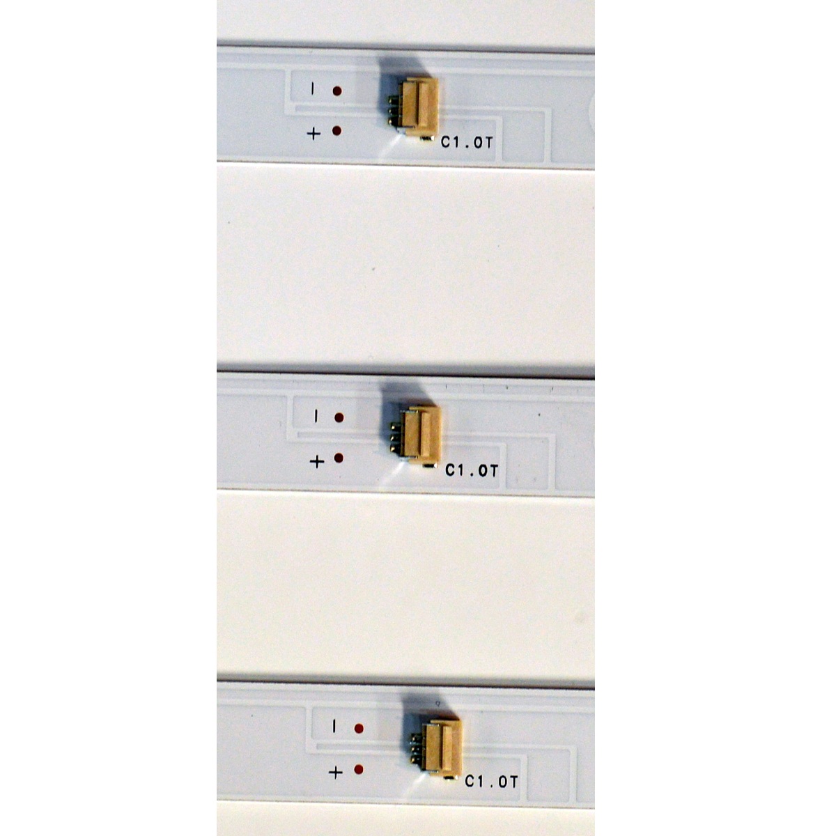 KIT DE LEDS ORIGINAL PARA TV Q.TOUCH 3 PIEZAS / NUMERO DE PARTE JL.D395F13732W-373NS / S1X3 L12TB2V8W3 / 395F1 3X7 2W / DISPLAY V400HJ9-PE1 REV.C4 / MODELO QN4023 - Imagen 2