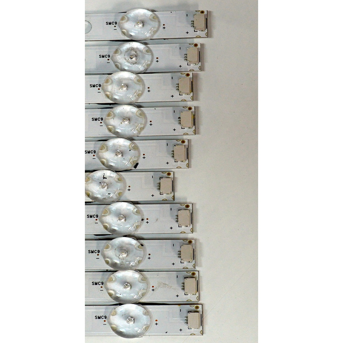 KIT DE LEDS ORIGINAL PARA TV DAWEOO 10 PIEZAS / NUMERO DE PARTE 303TC700001D / TCL70D09-ZC62AG-03D / 4C-LB700T-ZC1 / TC700M02 / MODELO DAW70UR - Imagen 4