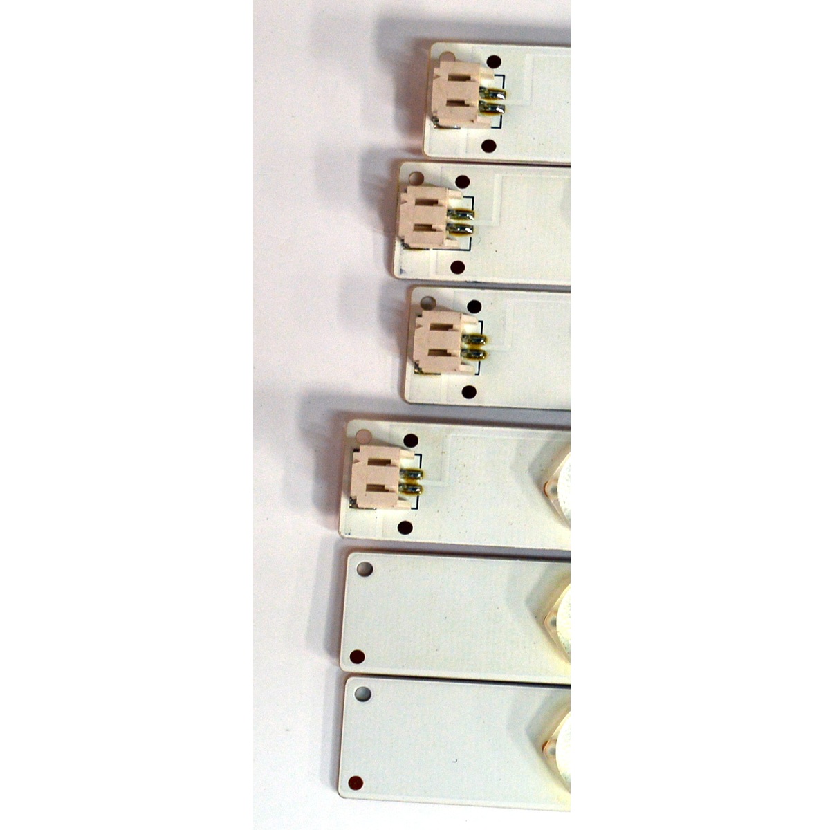 KIT DE LEDS ORIGINAL PARA TV SHARP 6 PIEZAS / NUMERO DE PARTE IC-D-VZAA48D427 / IC-D-VZAA48D427A / IC-D-VZAA48D427B / IC-D-VZAA48D427C / 098101022107 / 098101022108 / 098101022109 / PANEL LSC480HN05-B01 / MODELO LC-48LE653U - Imagen 3