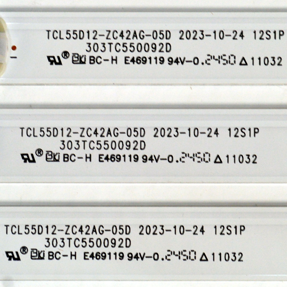 KIT DE LEDS ORIGINAL NUEVOS PARA TV PHILIPS 3 PIEZAS / NUMERO DE PARTE 303TC550092D / TCL55D12-ZC42AG-05D / 4L-ZX055T-ZC037C / TC550MA9 / 2300023470 / 241212AB02 / MODELO 55PUL6643/F8 / 55PUL6653/F8 - Imagen 2