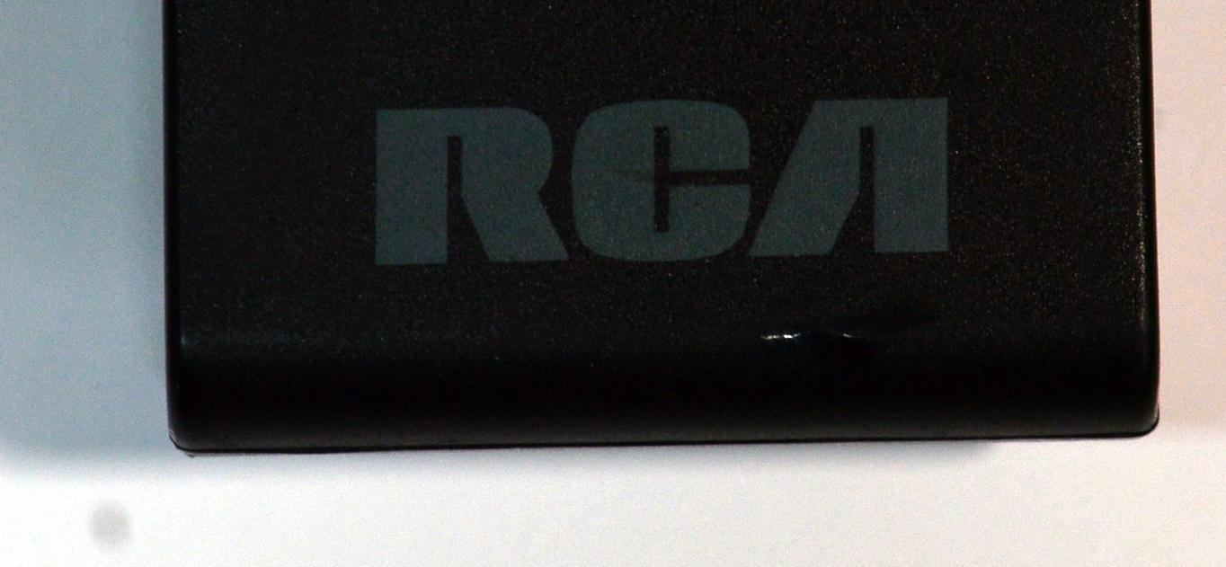 CONTROL REMOTO ORIGINAL RCA PARA OPERAR MULTIPLES DISPOSITIVOS COMO TELEVISORES / REPRODUCTORES DVD Y OTROS EQUIPOS DE CINE EN CASA / NUMERO DE PARTE 21FSS233REM / JX8036A / JX8061A - Imagen 3