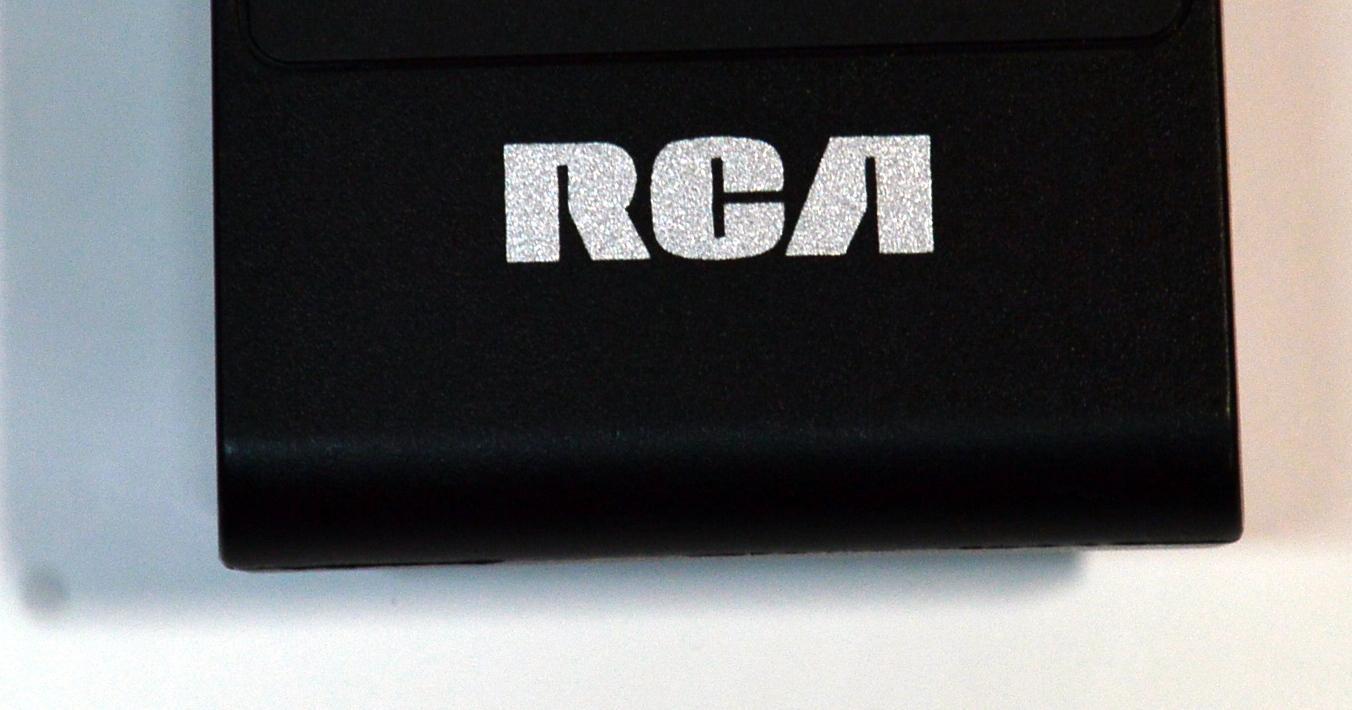 CONTROL REMOTO ORIGINAL RCA PARA CONTROLAR MULTIPLES DISPOSITIVOS COMO TELEVISORES / REPRODUCTORES DVD / VCR / RECEPTOR DE SATELITE / DECODIFICADOR DE CABLE / NUMERO DE PARTE YS-514-2 / YS-51A-2 / 21FSS244REM / MODELO RCR504BE / RCR504BZ - Imagen 3