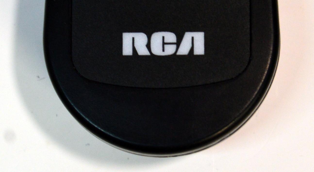 CONTROL REMOTO ORIGINAL RCA PARA OPERAR MULTIPLES TIPOS DE DISPOSITIVOS COMO TELEVISORES / CAJAS DE CABLE/SATELITE / DTC/VCR/DVD/AUX / COMPATIBLE CON VARIAS MARCAS / NUMERO DE PARTE KF-9555 - Imagen 4