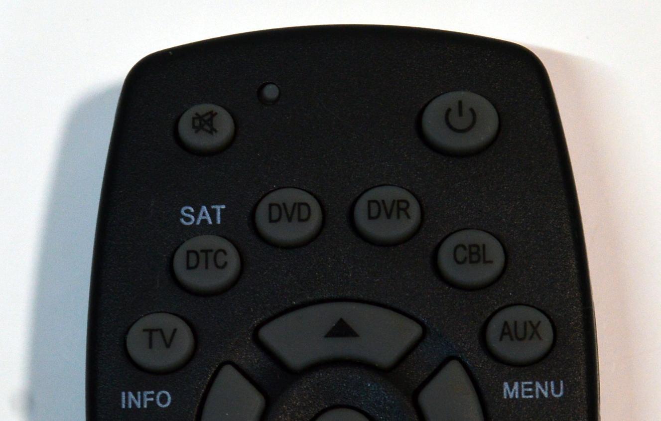 CONTROL REMOTO PARA OPERAR MULTIPLES DISPOSITIVOS DE ENTRENIMIENTO COMO TV / DVD / DVR / CABLE / SAT / AUX / ES COMPATIBLE CON UNA VARIEDAD DE MARCAS Y MODELOS / NUMERO DE PARTE LM-1079 - Imagen 2