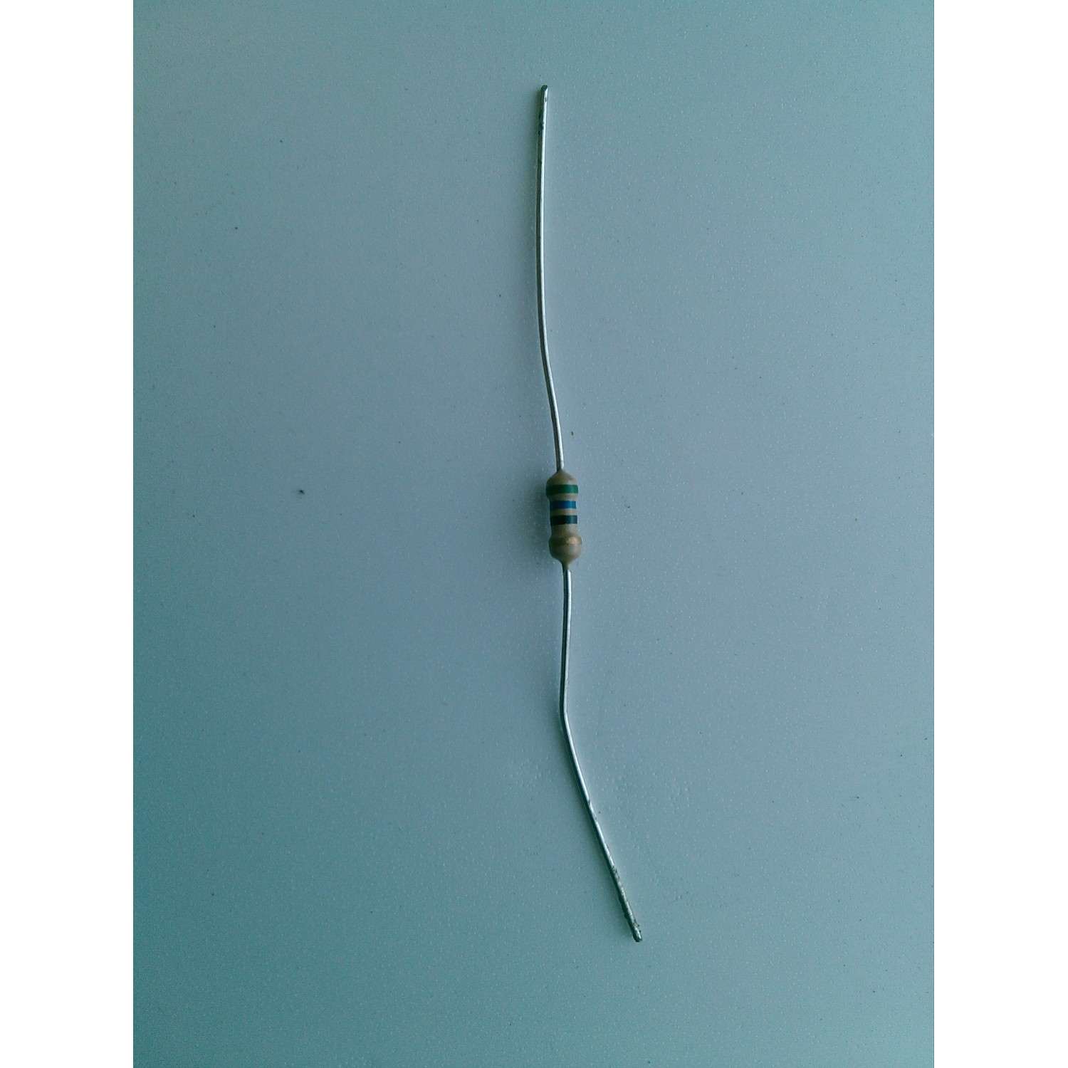 LOTE DE 100 PIEZAS DE RESISTORES / 56 Ω  ½ W 