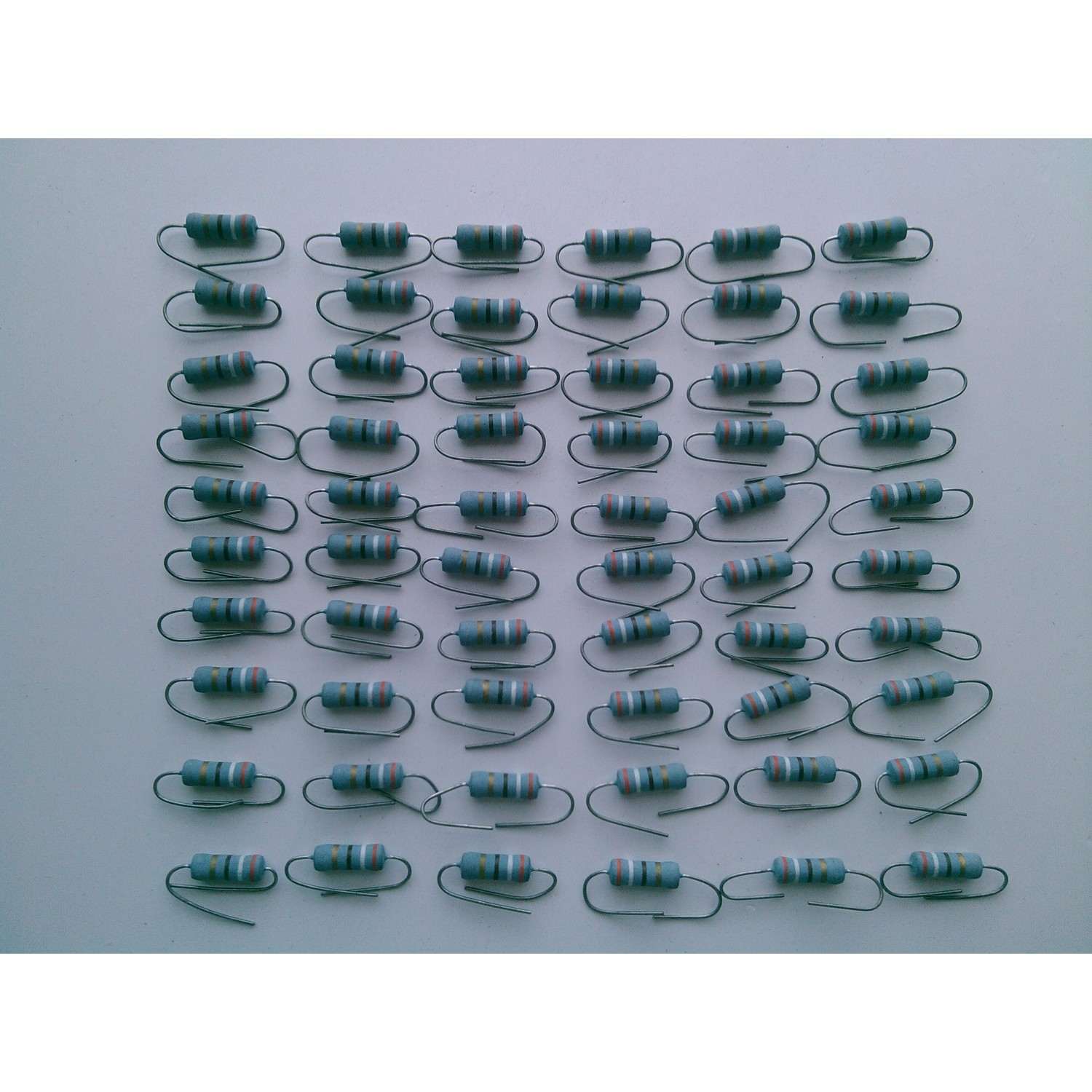 LOTE DE 60 PIEZAS DE RESISTORES / 390 Ω 2 W - Imagen 2