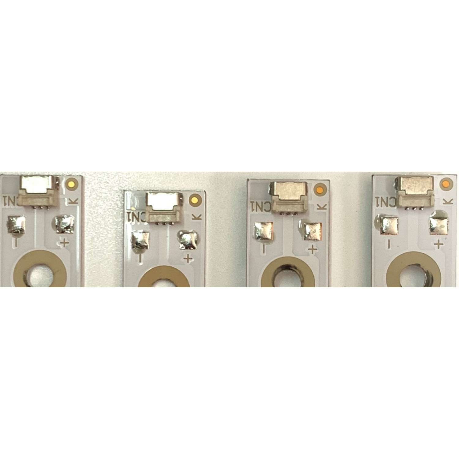 KIT DE LEDS PARA TV INSIGNIA ( 4 PZ ) -INCOMPLETO- / NUMERO DE PARTE LBM550M0901 / LBM550M0901-TV-2(HF)(O) / 210BZ09D0B33LBM0AE / MODELO NS-55F301NA22 - Imagen 4