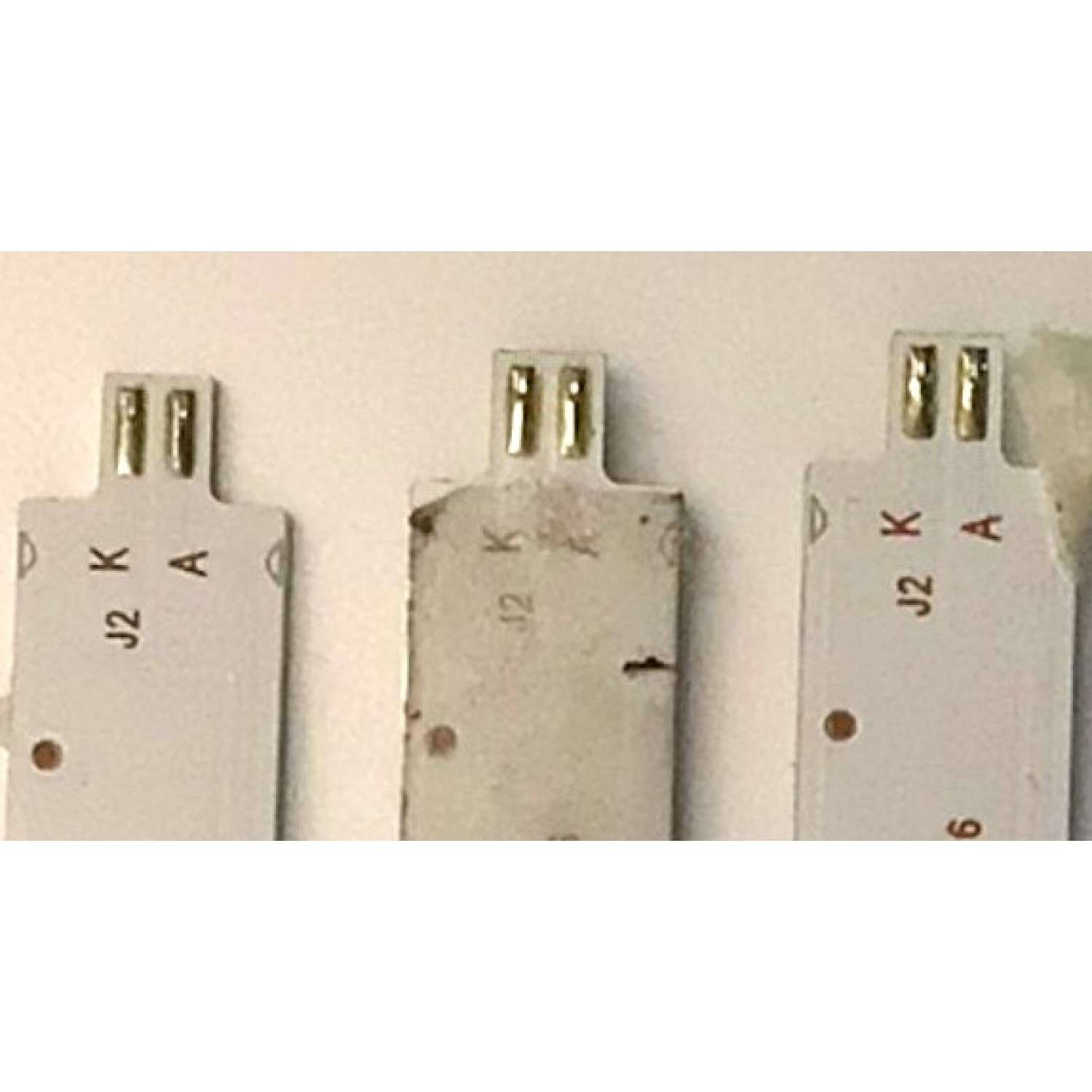 KIT DE LED'S PARA TV ONN ((12 PIEZAS)) / NUMERO DE PARTE LED70D06A-ZC66AG-03D / 30370006003D / 70000M07S / JE695R3HB9L / CV700U2-T01 / MODELOS 100012588 / 100068378 / RTRU7027-US / RTRU7028-CA / WR70UT4210 / LT-70MAW795 / E4AA70R / E4SW7019 / E4SW7019RKU - Imagen 4