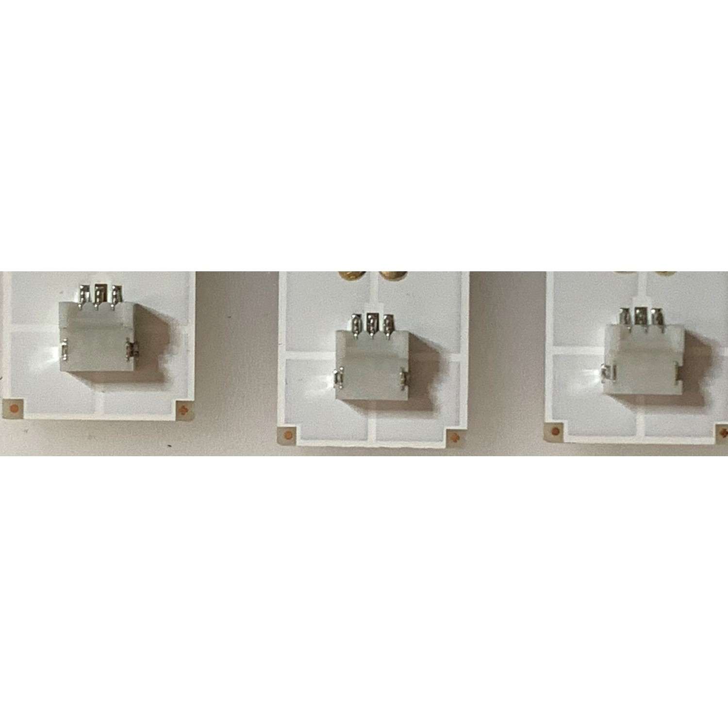 KIT DE LED'S PARA TV INSIGNIA ( 3 PZ ) / NUMERO DE PARTE SV0320AE7 / SV0320AE7_7LED_R3_121026 / 5638005391G / PANEL V320HWSD04 / MODELO NS-32D200NA14  - Imagen 3