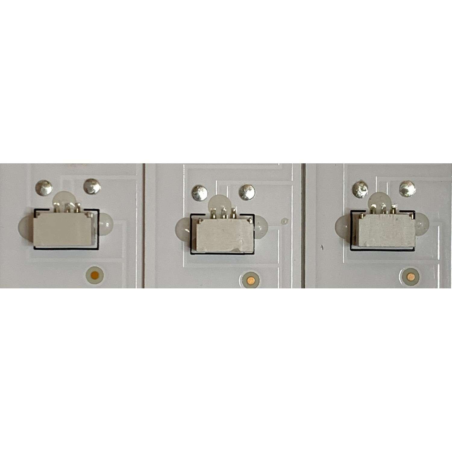 KIT DE LED'S PARA TV KALLEY ( 3 PZ ) / NUMERO DE PARTE 303TC430031 / TCL43D08-ZC23AG-07 / E469119 / 4C-LB430T-ZC1C / MODELO K-LED43UHDSMT2 - Imagen 3