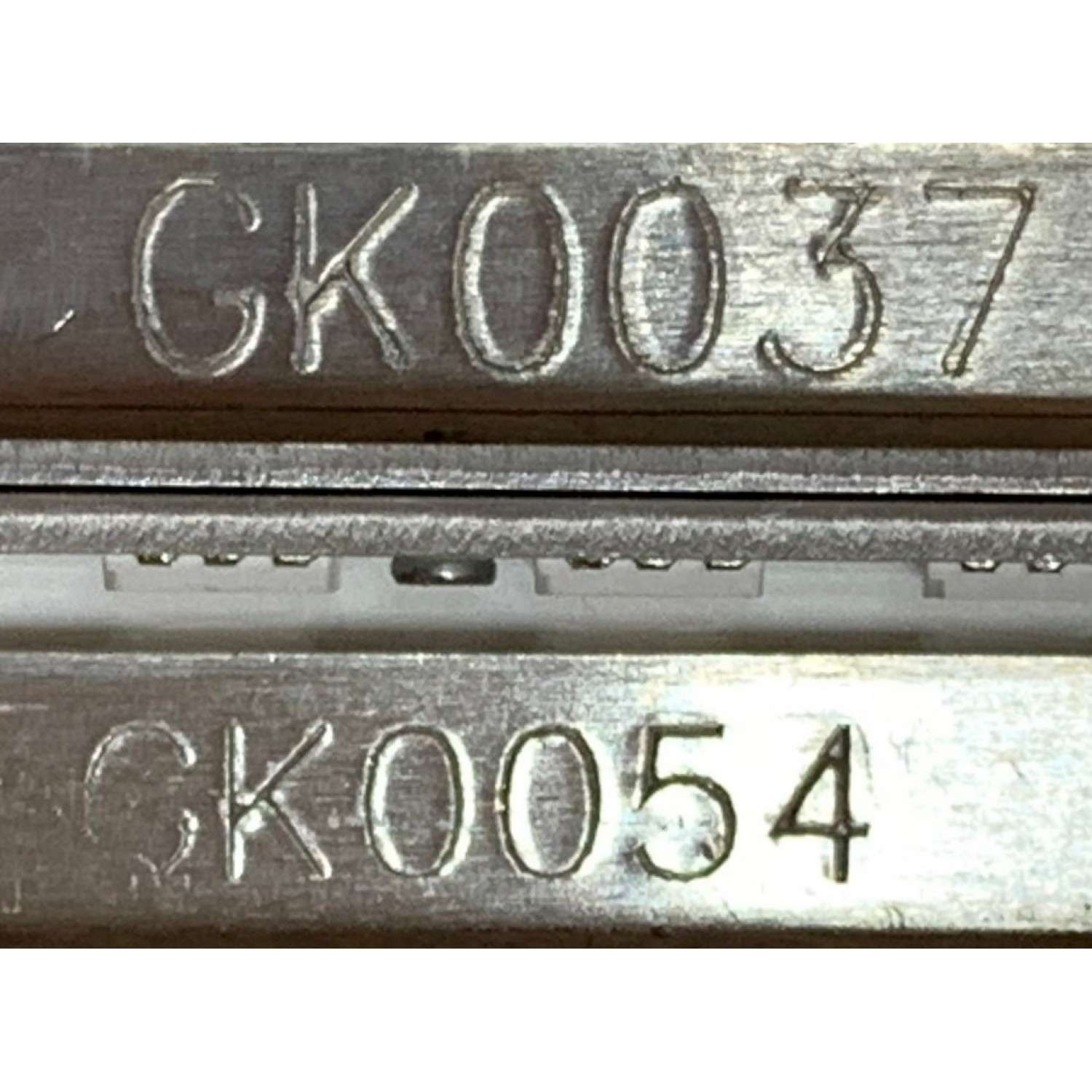 KIT DE LED'S PARA TV SONY ( 4 PZ ) / NUMERO DE PARTE RUNTK4334TP / GK0037 / 090907 / AE3260B / PANEL LK315D3LA4S  / MODELO KDL-32EX707 - Imagen 2